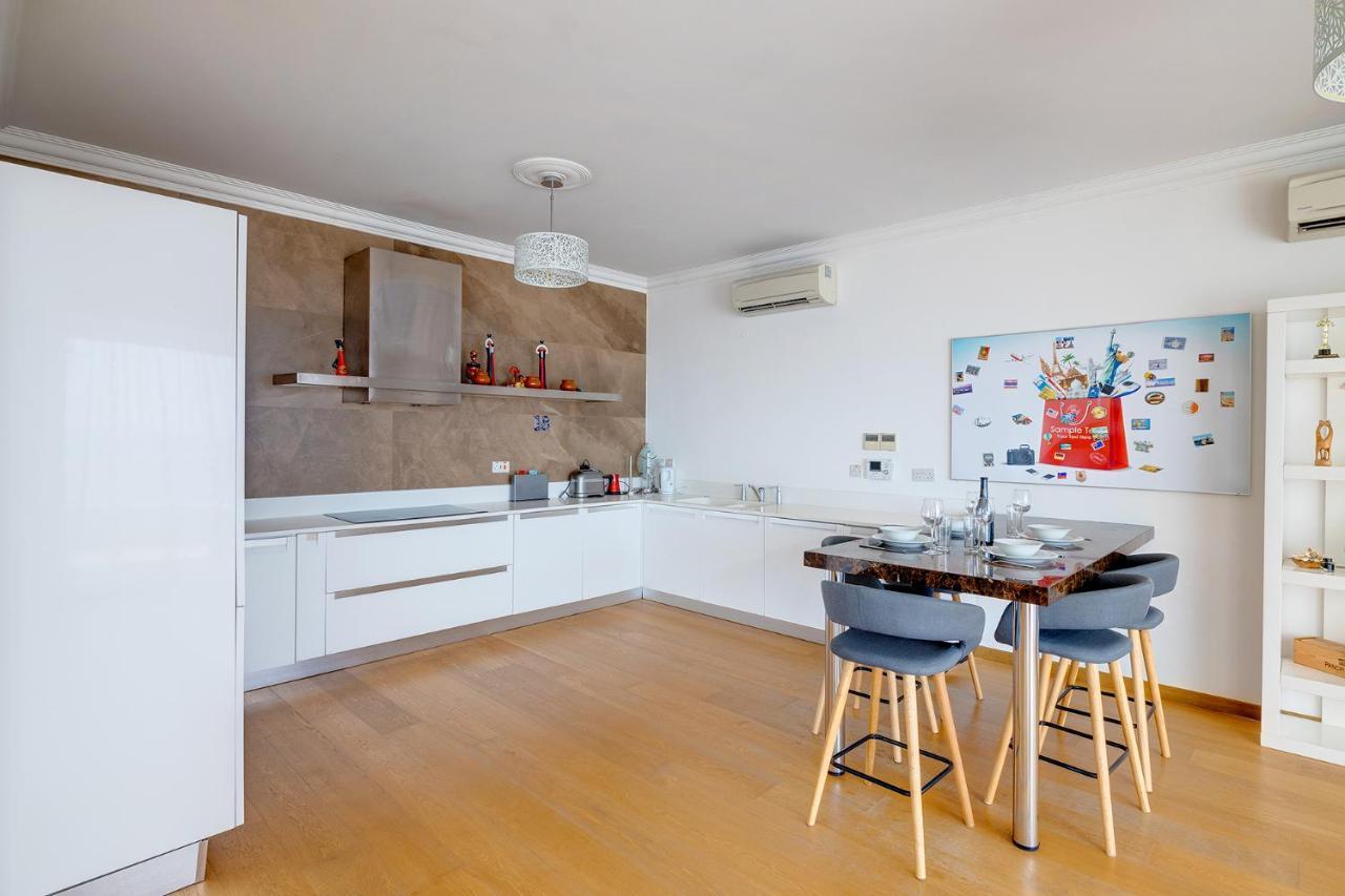 Seafront Apartment In Sliema With Pool, Upmarket Complex Ngoại thất bức ảnh