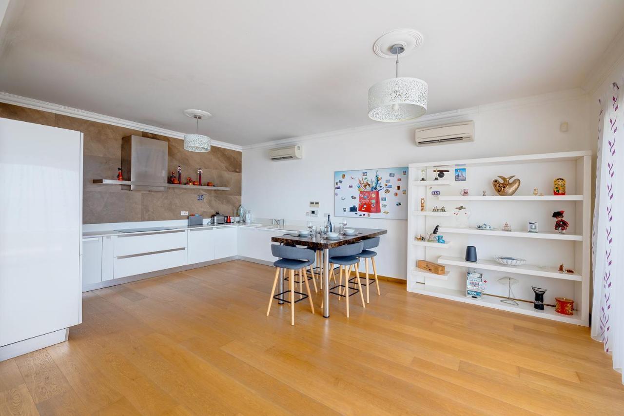 Seafront Apartment In Sliema With Pool, Upmarket Complex Ngoại thất bức ảnh