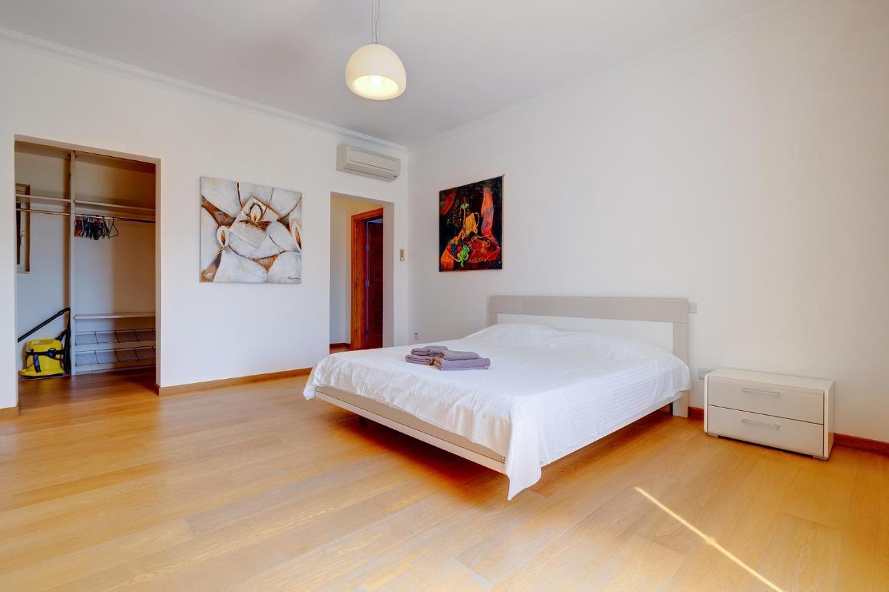 Seafront Apartment In Sliema With Pool, Upmarket Complex Ngoại thất bức ảnh