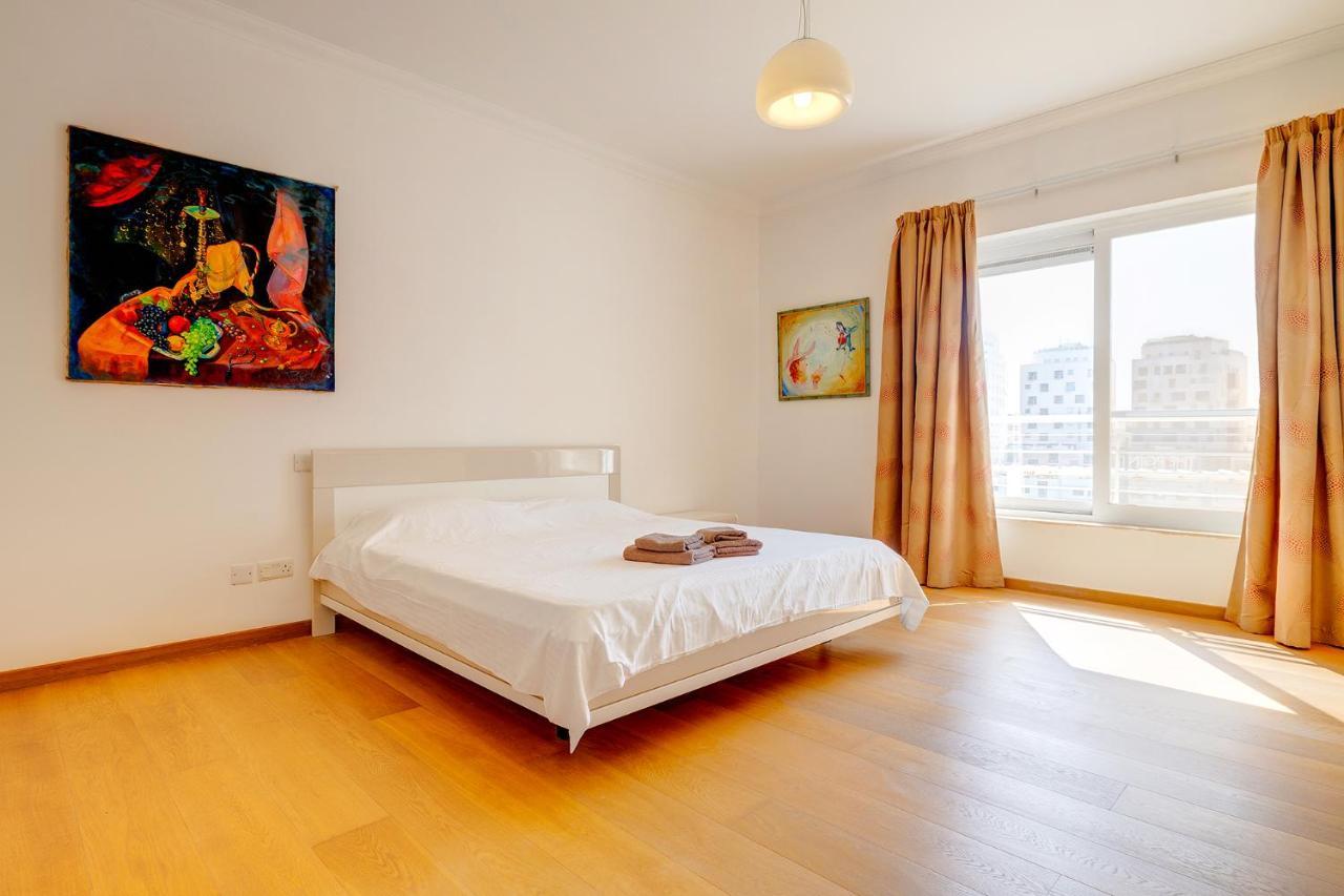Seafront Apartment In Sliema With Pool, Upmarket Complex Ngoại thất bức ảnh