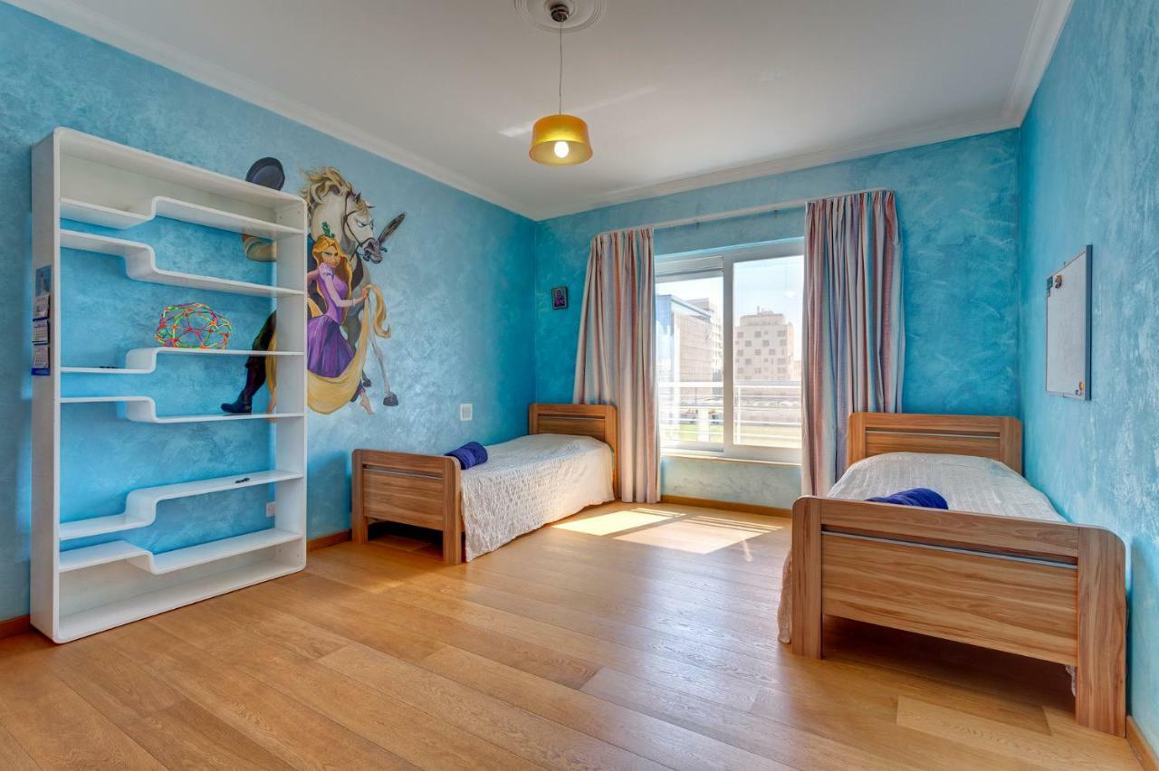 Seafront Apartment In Sliema With Pool, Upmarket Complex Ngoại thất bức ảnh